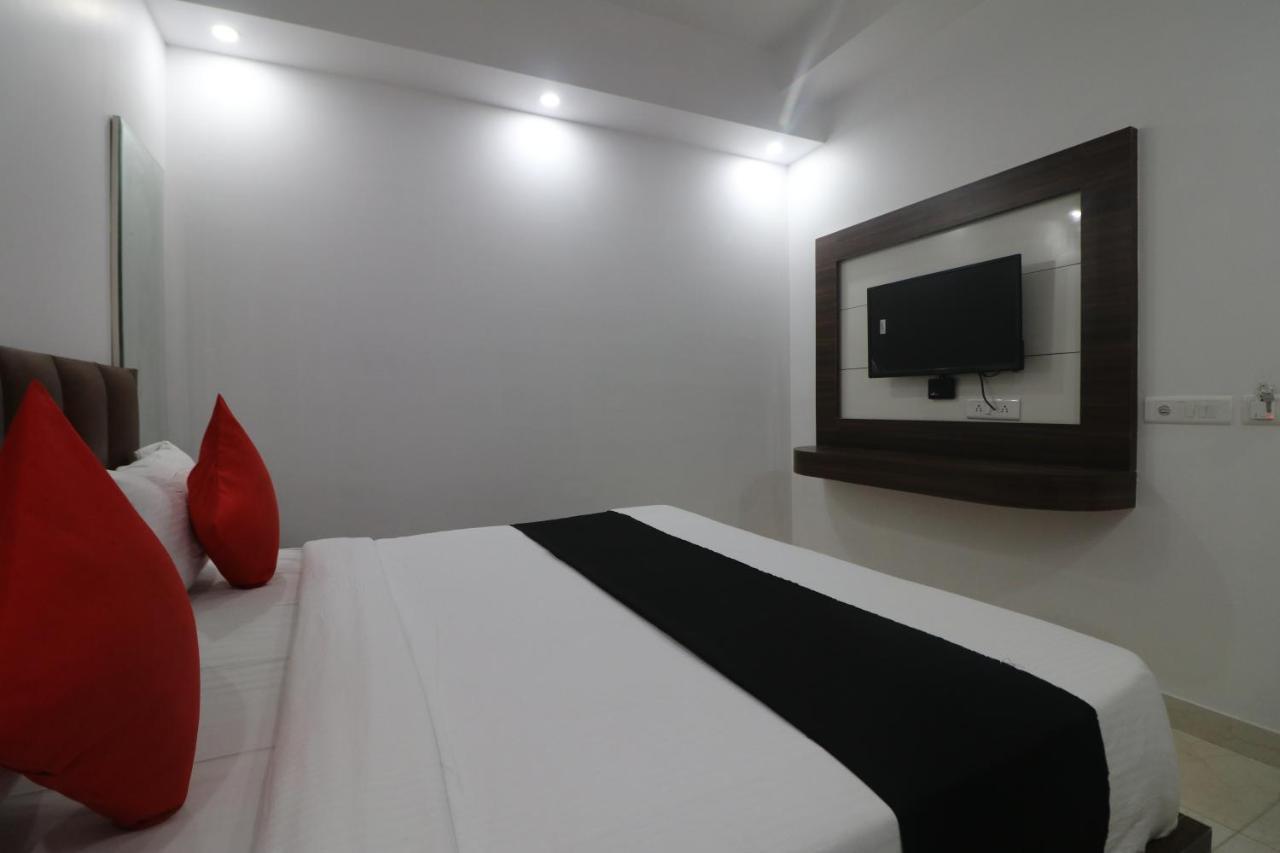 Hotel King Plaza 뉴델리 외부 사진